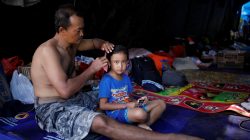Rising fear of volcanic eruption on Bali forces 100,000 to flee to shelters