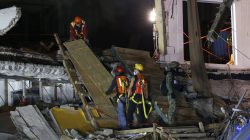 Members of rescue teams work at a collapsed building after an earthquake in Mexico City, Mexico September 28, 2017. REUTERS/Henry Romero