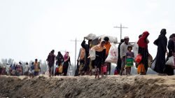 Newly arrived Rohingya refugees make their way to a camp in Cox's Bazar, Bangladesh, October 2, 2017. REUTERS/Cathal McNaughton