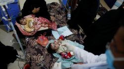 Children wait to be treated at a cholera treatment center in Sanaa, Yemen May 15, 2017. Picture taken May 15, 2017.