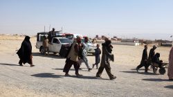 Pakistani soldiers keep guard as citizens returning from Afghanistan at the border-crossing town of Chaman, Pakistan, October 5, 2017. Picture taken October 5, 2017. REUTERS/Drazen Jorgic
