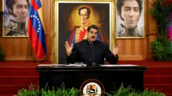 Venezuela's President Nicolas Maduro talks to the media during a news conference at Miraflores Palace in Caracas, Venezuela October 17, 2017. REUTERS/Carlos Garcia Rawlins