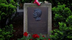 Roses lie on a marker outside the home where President John F. Kennedy was born 100 years ago on May 29, 1917, in Brookline, Massachusetts, U.S., May 29, 2017. REUTERS/Brian Snyder