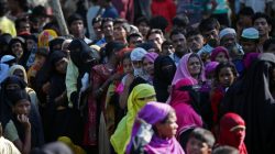 Rohingya refugees line up to receive humanitarian aid in Kutupalong refugees camp near Cox's Bazar, Bangladesh, October 23, 2017.