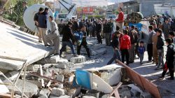 Residents look at a damaged building following an earthquake in the town of Darbandikhan, near the city of Sulaimaniyah, in the semi-autonomous Kurdistan region, Iraq November 13, 2017