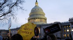 Senate grapples with tax cut plan's impact on federal deficit