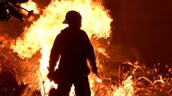 Fierce winds to intensify as firefighters battle California wildfire