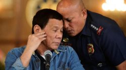 FILE PHOTO: Philippine National Police chief General Ronald Dela Rosa whispers to President Rodrigo Duterte during the announcement of the disbandment of police operations against illegal drugs at the Malacanang palace in Manila, Philippines