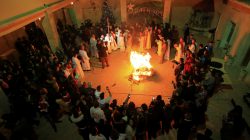 Iraqi Christians pray during a mass on Christmas eve at Church of Saint George in Teleskof, Iraq December 24, 2017.