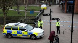 Police officers continue to guard the scene where a forensic tent, covering the bench where Sergei Skripal and his daughter Yulia were found, has been erected in the centre of Salisbury, Britain, March 9, 2018. REUTERS/Peter Nicholls