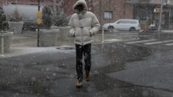 A pedestrian walks through a late season snow storm in New York, U.S., March 21, 2018. REUTERS/Lucas Jackson
