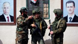 Syrian and Russian soldiers are seen at a checkpoint near Wafideen camp in Damascus, Syria March 2, 2018. REUTERS/Omar Sanadiki