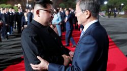 South Korean President Moon Jae-in shakes hands with North Korean leader Kim Jong Un as Kim leaves after a farewell ceremony at the truce village of Panmunjom inside the demilitarized zone separating the two Koreas, South Korea, April 27, 2018. Korea Summit Press Pool/Pool via Reuters