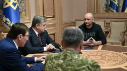 Ukrainian President Petro Poroshenko meets with Russian journalist Arkady Babchenko, who was declared murdered and then later turned up alive, Prosecutor General Yuriy Lutsenko and head of the state security service (SBU) Vasily Gritsak in Kiev, Ukraine May 30, 2018. Mykola Lazarenko/Ukrainian Presidential Press Service/Handout via REUTERS