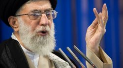 FILE PHOTO: Iran's Supreme Leader Ayatollah Ali Khamenei speaks during Friday prayers in Tehran September 14, 2007. REUTERS/Morteza Nikoubazl/File Photo