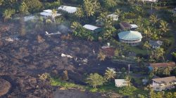 Lava destroys homes in the Kapoho area, east of Pahoa, during ongoing eruptions of the Kilauea Volcano in Hawaii, U.S., June 5, 2018. REUTERS/Terray Sylvester