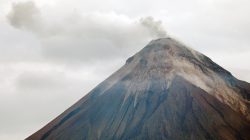 he Fuego volcano is seen from San Miguel Los Lotes in Escuintla, Guatemala June 7, 2018. REUTERS/Carlos Jasso