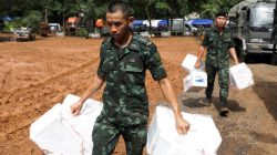 Soldiers unload aids near the Tham Luang cave complex, as a search for members of an under-16 soccer team and their coach continues, in the northern province of Chiang Rai, Thailand, June 29, 2018. REUTERS/Soe Zeya Tun