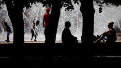 FILE PHOTO: People sit in the shade and cool off in a fountain during a summer heat wave in Boston, Massachusetts, U.S., July 2, 2018. REUTERS/Brian Snyder/File Photo