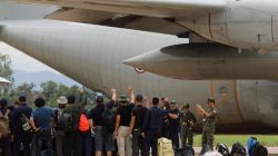 The Thai Navy pose for photo as they depart from Chiang Rai International Airport after finishing the rescue mission for 12 soccer players and their coach in Chiang Rai, Thailand July 12, 2018. REUTERS/Tyrone Siu