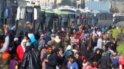 FILE PHOTO - People that were evacuated from the two villages of Kefraya and al-Foua walk near buses, after a stall in an agreement between rebels and Syria's army, at insurgent-held al-Rashideen, Aleppo province, Syria April 15, 2017. REUTERS/Ammar Abdullah