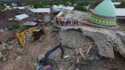 An aerial view of the collapsed Jamiul Jamaah mosque where rescue workers and soldiers search for earthquake victims in Pemenang, North Lombok, Indonesia August 8, 2018 in this photo taken by Antara Foto. Antara Foto/Zabur Karuru/ via REUTERS