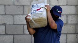 FILE PHOTO: An agent of the office of the Attorney General of Mexico carries a package of seized marijuana at the site of a passageway Mexican authorities on Thursday attributed to the cartel of fugitive kingpin Joaquin "El Chapo" Guzman in Tijuana, October 24, 2015. REUTERS/Jorge Duenes/File Photo