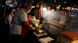 A street vendor sells food on a main street in central Ankara, Turkey August 17, 2018. REUTERS/Umit Bektas