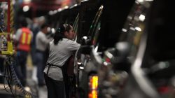 FILE PHOTO: Factory employees are seen working in the plant of General Motors in the city of Silao, in the state of Guanajuato, Mexico in this November 25, 2008 file photo. REUTERS/Henry Romero/Files