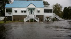 Water from Neuse River floods houses as Hurricane Florence comes ashore in New Bern, North Carolina, September 13, 2018. REUTERS/Eduardo Munoz