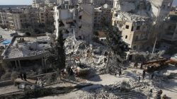 FILE PHOTO: People inspect the damage at a site hit by airstrikes in the rebel-held city of Idlib, Syria February 7, 2017. REUTERS/Ammar Abdullah