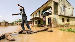 FILE PHOTO: A man makes his way through flood waters in Kogi State, Nigeria September 17, 2018. REUTERS/Afolabi Sotunde/File Photo