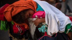 A young migrant, traveling with a caravan of thousands from Central America en route to the United States, sleeps atop baggage resting on a stroller while looking to go to Arriaga from Pijijiapan, Mexico October 26, 2018. REUTERS/Adrees Latif