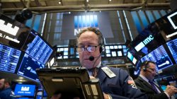 Traders work on the floor of the New York Stock Exchange (NYSE) in New York, U.S., November 1, 2018. REUTERS/Brendan McDermid