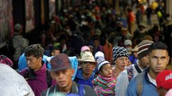 Migrants, part of a caravan of thousands traveling from Central America en route to the United States, make their way to Queretaro from Mexico City, Mexico, November 10, 2018. REUTERS/Hannah McKay